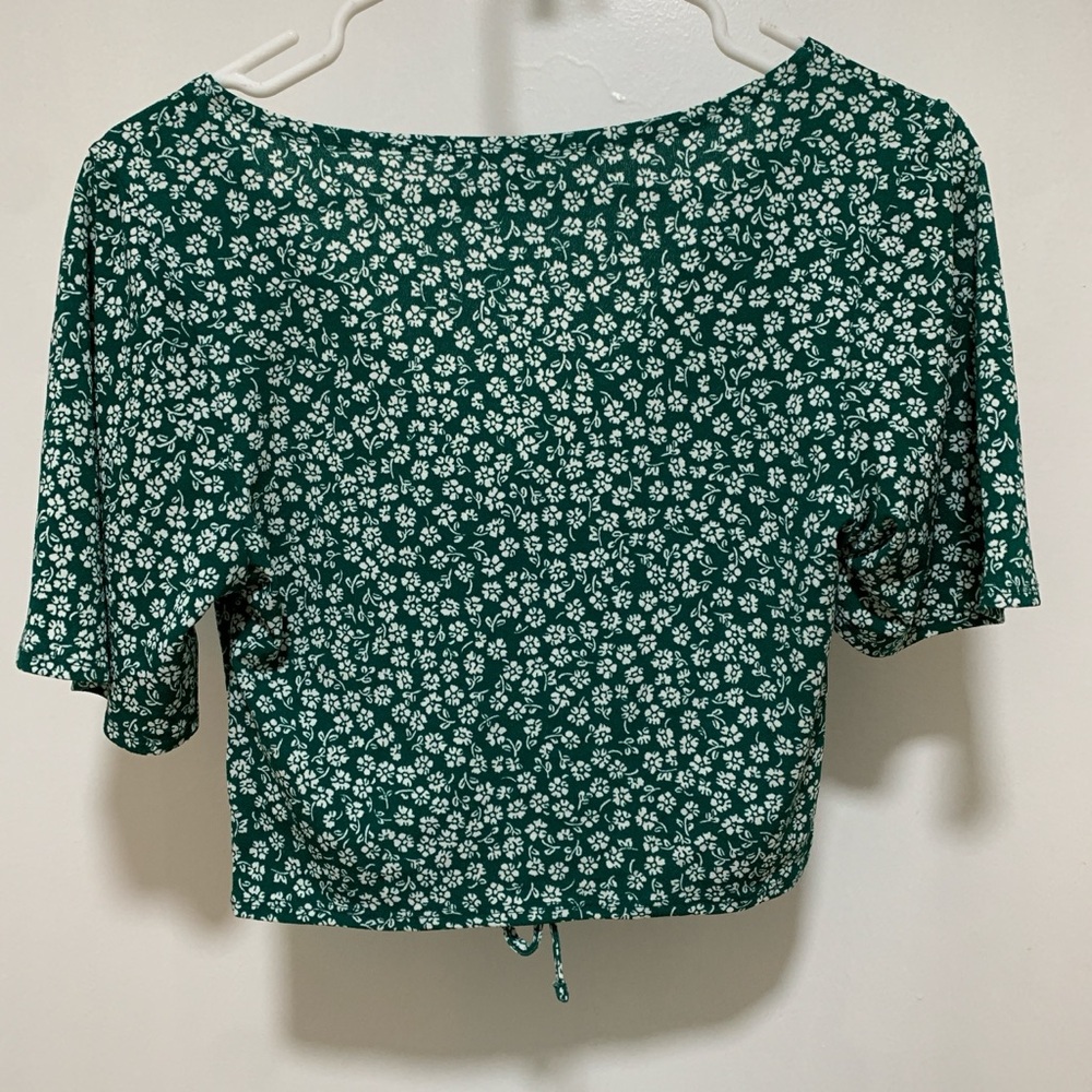 H&M Dark Green Floral Ruched V-Neck Crop Top - Picture 2 of 3